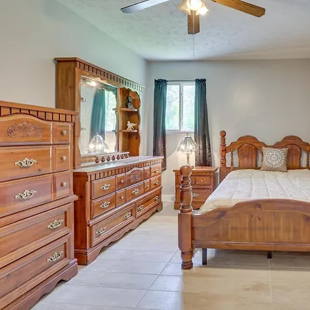 Cozy Youngstown Apartment With Central Aandc And Heating